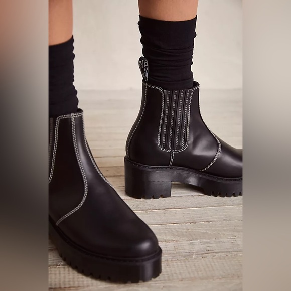 Dr. Martens Rometty Contrast
Stitch Platform Chelsea Boot - Picture 2 of 7